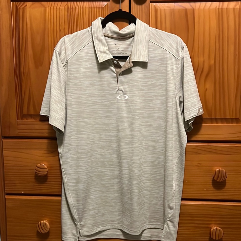 Oakley large golf shirt